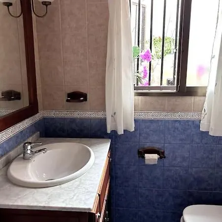 Authentic, Huge Terrace Sea & Mountain Views بيت للعطل سالوبرينيا