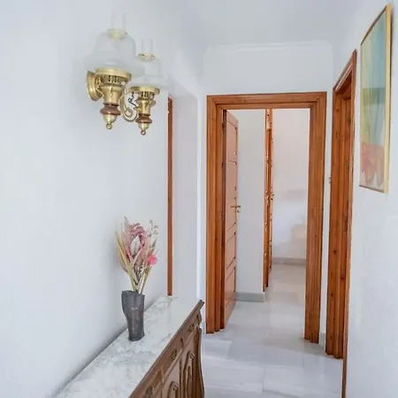 Authentic, Huge Terrace Sea & Mountain Views بيت للعطل *