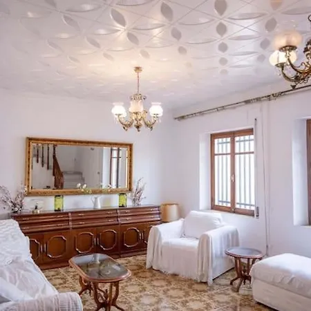 بيت للعطل Authentic, Huge Terrace Sea & Mountain Views