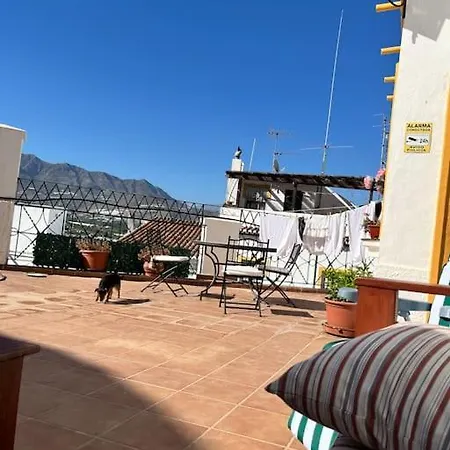 Authentic, Huge Terrace Sea & Mountain Views بيت للعطل سالوبرينيا