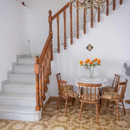 بيت للعطل Authentic, Huge Terrace Sea & Mountain Views *