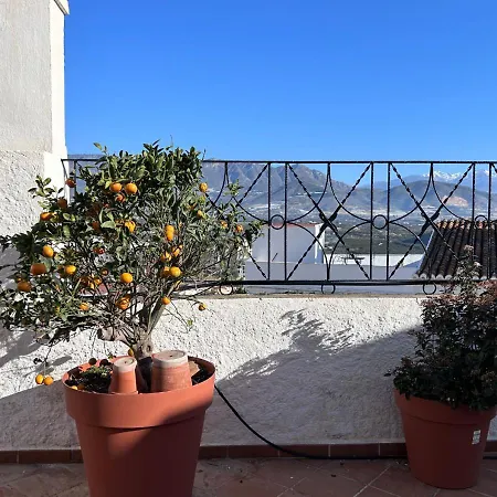 Authentic, Huge Terrace Sea & Mountain Views بيت للعطل *